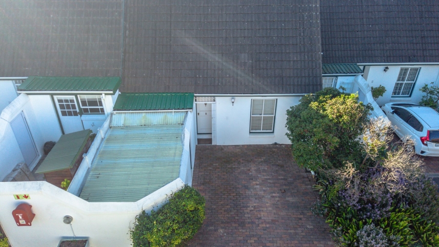 To Let 3 Bedroom Property for Rent in Wynberg Upper Western Cape
